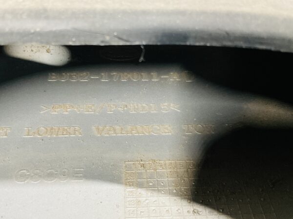 BUMPER Rang Rover Evoque B032-17F011-A VOORBUMPER 2-H14-10337z