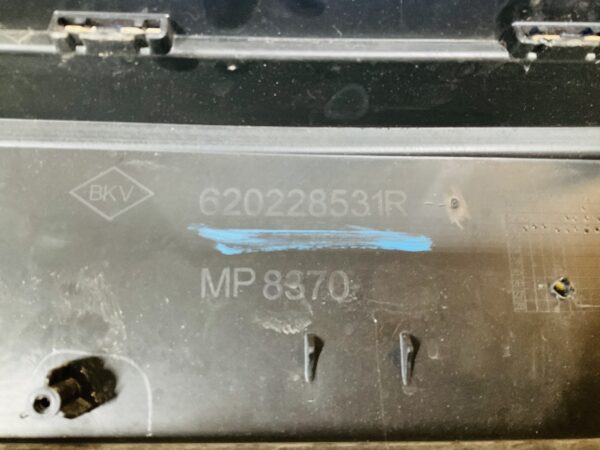 BUMPER Dacia Sandero 620228531R VOORBUMPER 1-G3-10493z