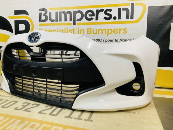 BUMPER Toyot Yaris  2021-2023 VOORBUMPER 2-D2-10539z