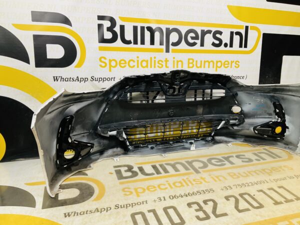 BUMPER Toyot Yaris  2021-2023 VOORBUMPER 2-D2-10539z