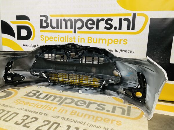BUMPER Toyot Yaris  2021-2023 VOORBUMPER 2-D2-10539z