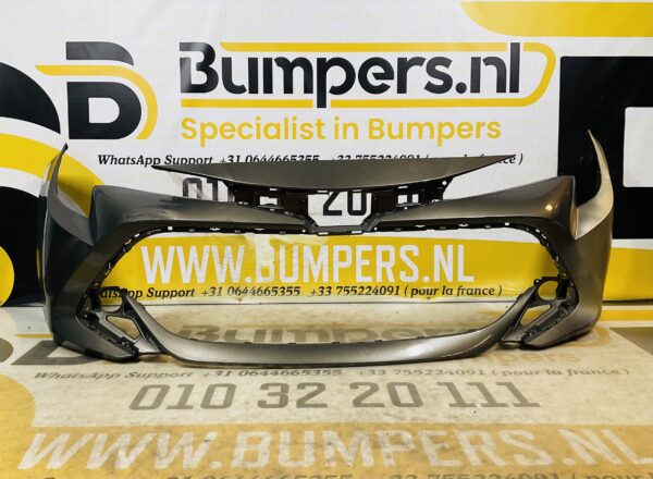 BUMPER Toyota Corolla E210 52119-02P40 VOORBUMPER 2-D4-10837z