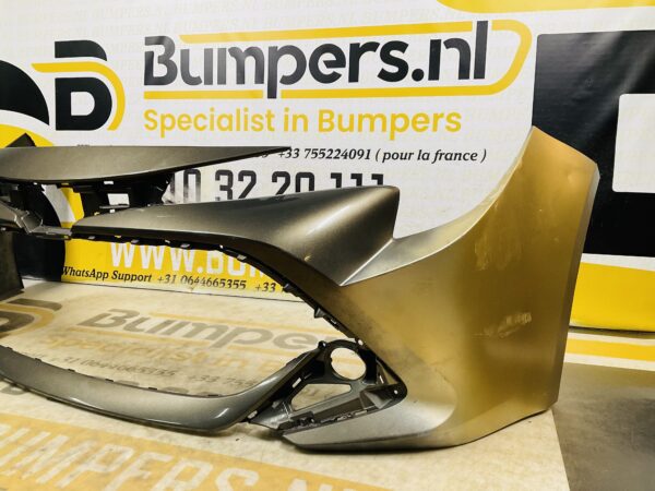 BUMPER Toyota Corolla E210 52119-02P40 VOORBUMPER 2-D4-10837z