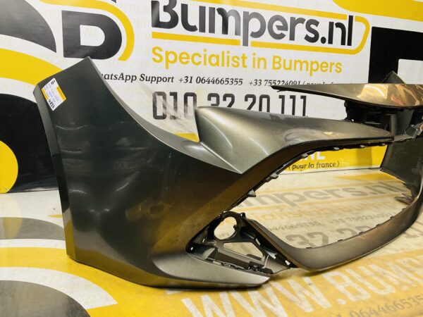 BUMPER Toyota Corolla E210 52119-02P40 VOORBUMPER 2-D4-10837z