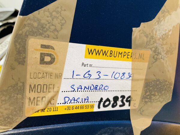BUMPER Dacia Sandero 620223900R VOORBUMPER 1-G3-10839z
