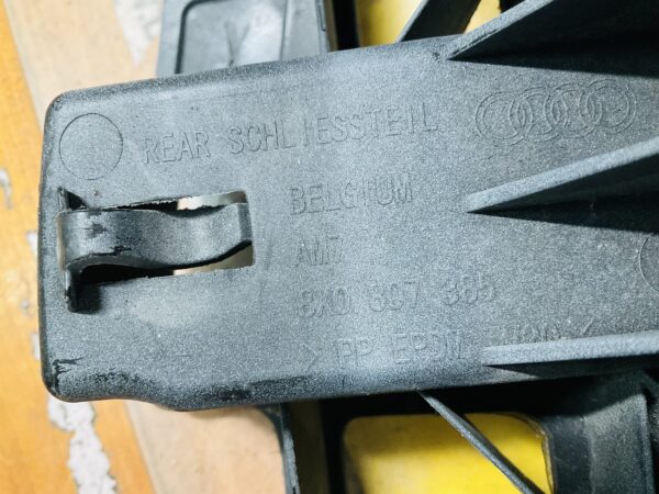 Bumper Houder Audi A1 8xA 8x0807385 grill houder 2-R3-10787