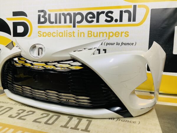 BUMPER Toyota Yaris Facelift 2017-2019  VOORBUMPER 2-D2-10922z