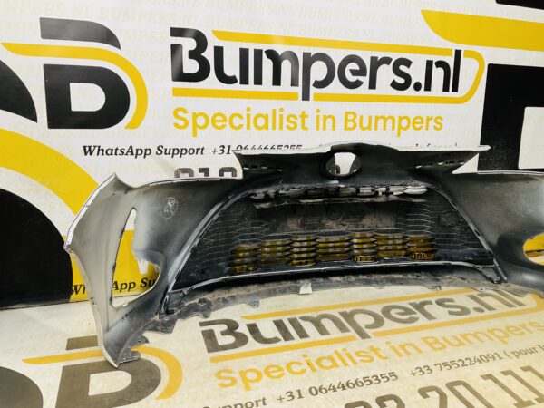 BUMPER Toyota Yaris Facelift 2017-2019  VOORBUMPER 2-D2-10922z