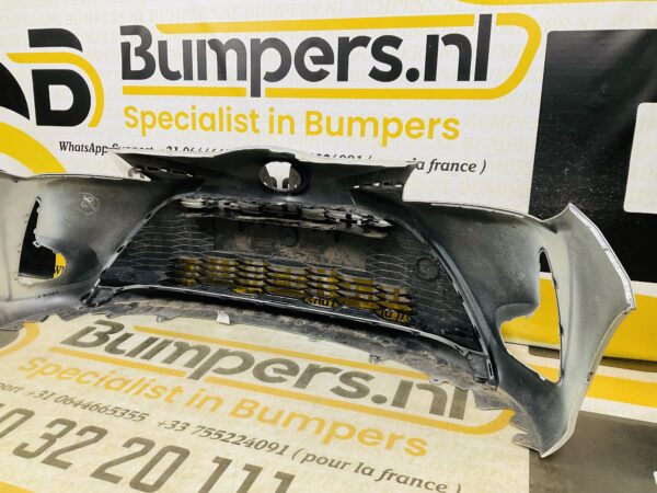 BUMPER Toyota Yaris Facelift 2017-2019  VOORBUMPER 2-D2-10922z