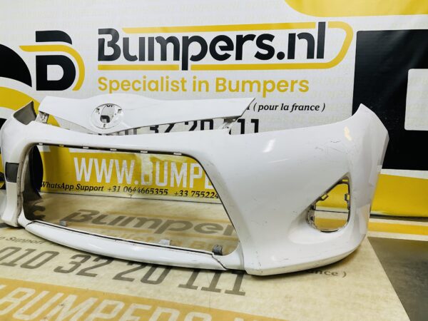 BUMPER Toyota Yaris Facelift 2017-2020 VOORBUMPER 2-D2-10924z