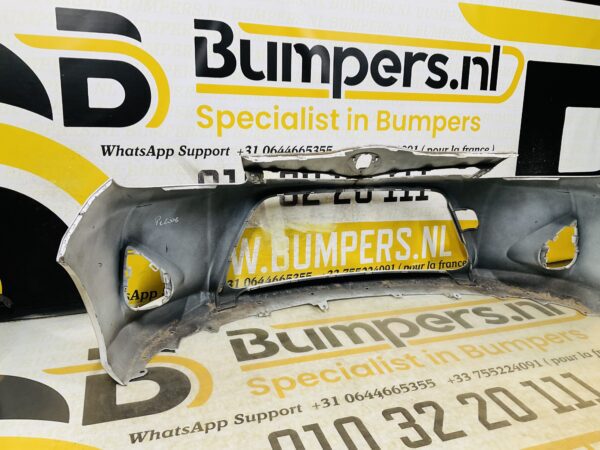 BUMPER Toyota Yaris Facelift 2017-2020 VOORBUMPER 2-D2-10924z