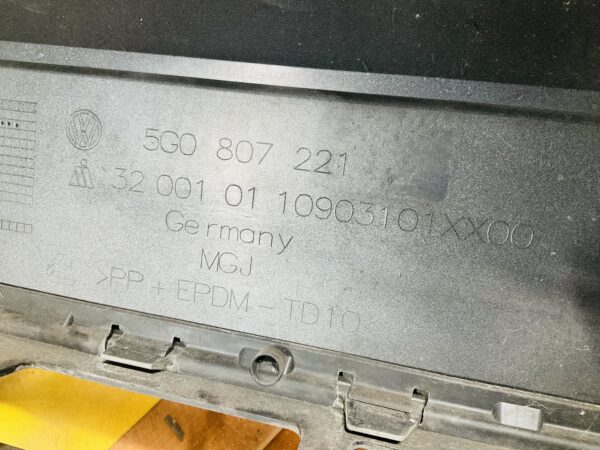 BUMPER Volkswagen Golf 7 5G807221 VOORBUMPER 1-C2-10950z