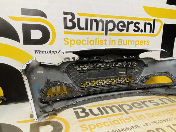 BUMPER Hyundai i20 86569-C8010 VOORBUMPER 2-E3-10957z