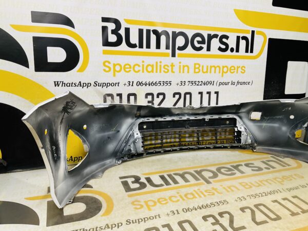 BUMPER Toyota Auris 53102-02230 VOORBUMPER 2-D3-10987z