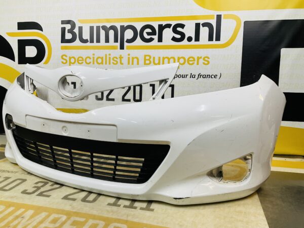 BUMPER Toyota Yaris 2012-2014  VOORBUMPER 2-D2-11070z
