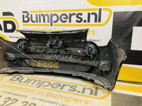 BUMPER Renault Twingo 2  VOORBUMPER 2-F3-11073z