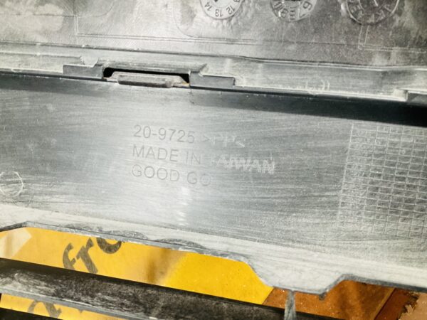 BUMPER Toyota Yaris 2011-2014 VOORBUMPER 2-D2-11153z