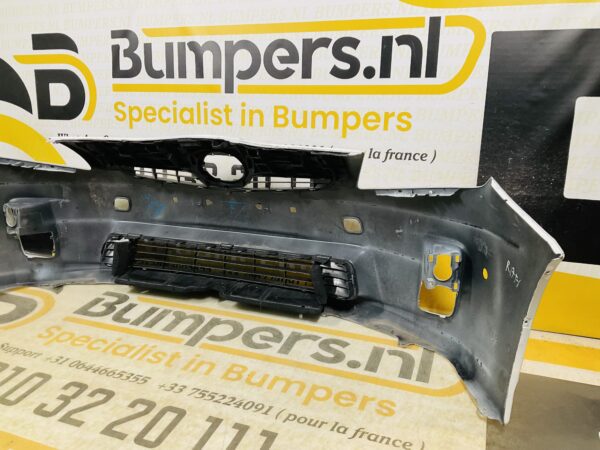 BUMPER Toyota Prius 4xpdc 2009-2011 VOORBUMPER 2-D3-11361z