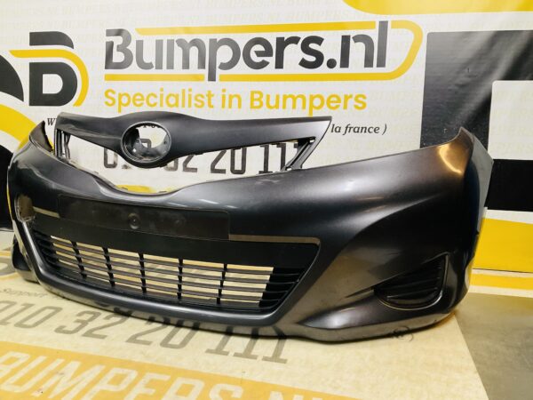 BUMPER Toyota Yaris 2011-2014 VOORBUMPER 2-D3-11385z