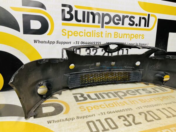 BUMPER Toyota Auris  2010-2012 VOORBUMPER 2-D3-11398z