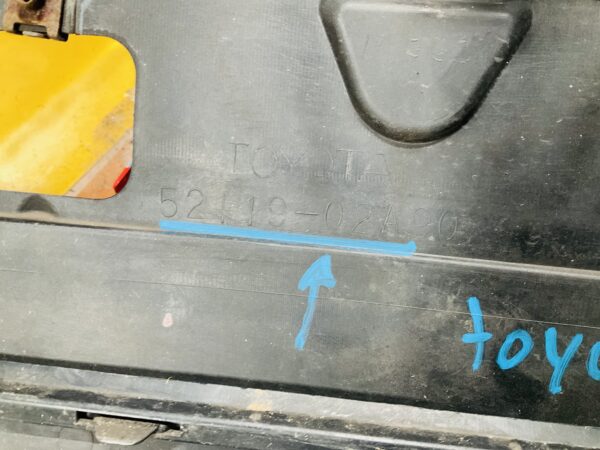 BUMPER Toyota Auris  2010-2012 VOORBUMPER 2-D3-11398z
