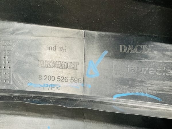 BUMPER Dacia Sandero 8200526596 VOORBUMPER 1-G3-11676z