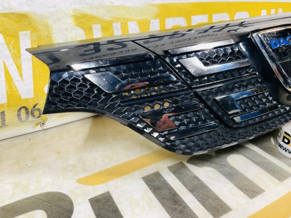 Grill Dacia Spring E 623105273 BUMPERGRILL 2-R4-11707z