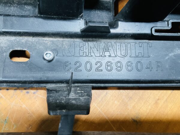 Grill Rooster Renault Captur Facelift 2016-2019  Voorbumper Rooster 2-L9A-11850