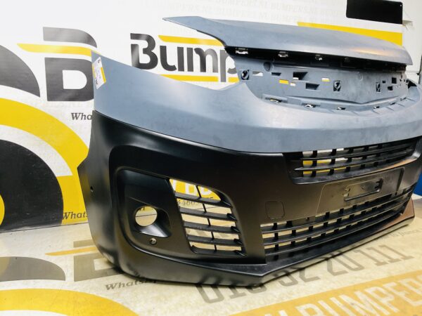 BUMPER Opel Vivaro 9833129877 VOORBUMPER 1-G5-11866z