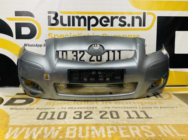 BUMPER Toyota Yaris  Hybrid  VOORBUMPER 2-D2-12072z