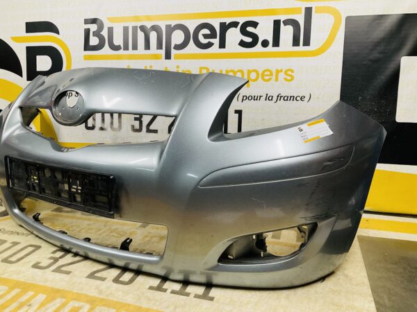 BUMPER Toyota Yaris  Hybrid  VOORBUMPER 2-D2-12072z