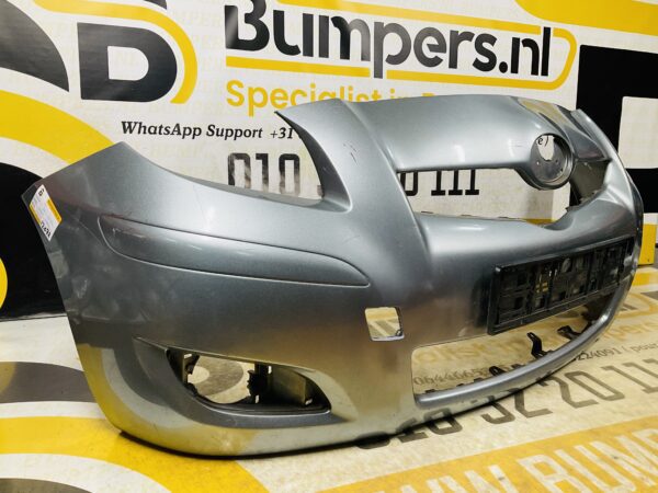 BUMPER Toyota Yaris  Hybrid  VOORBUMPER 2-D2-12072z