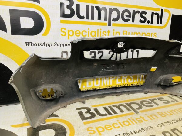 BUMPER Toyota Yaris  Hybrid  VOORBUMPER 2-D2-12072z