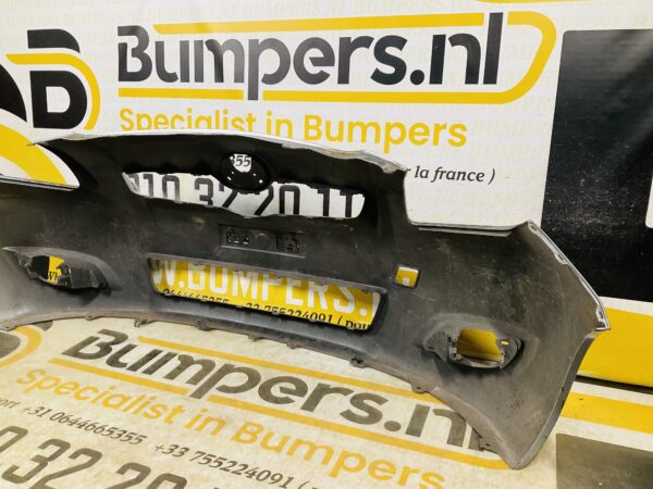 BUMPER Toyota Yaris  Hybrid  VOORBUMPER 2-D2-12072z
