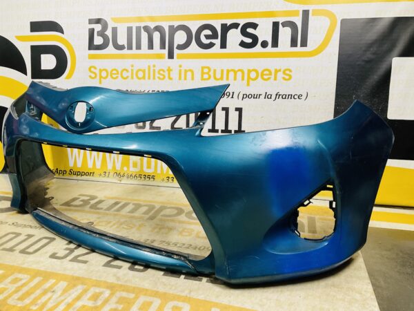BUMPER Toyota Yaris Hybrid 2010-2014 VOORBUMPER 2-D2-12075z