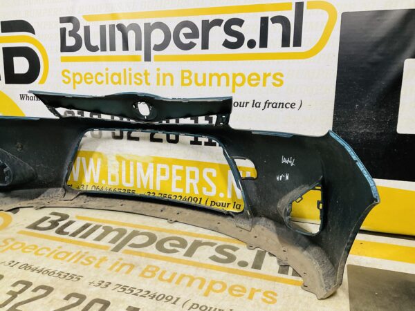 BUMPER Toyota Yaris Hybrid 2010-2014 VOORBUMPER 2-D2-12075z