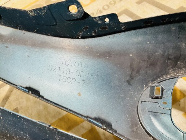 BUMPER Toyota Yaris Hybrid 2010-2014 VOORBUMPER 2-D2-12075z