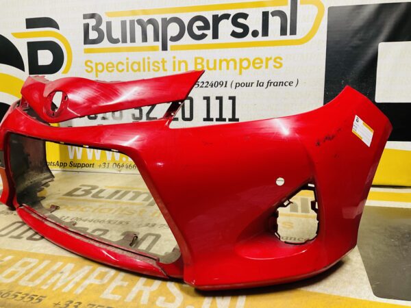 BUMPER Toyota Yaris Hybrid 2010-2014 pdc VOORBUMPER 2-D2-12076z