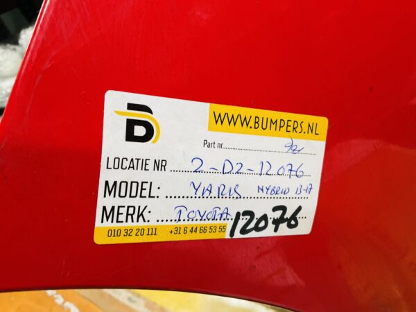 BUMPER Toyota Yaris Hybrid 2010-2014 pdc VOORBUMPER 2-D2-12076z