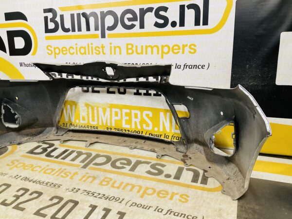 BUMPER Toyota Yaris Hybrid 2010-2014 pdc VOORBUMPER 2-D2-12077z