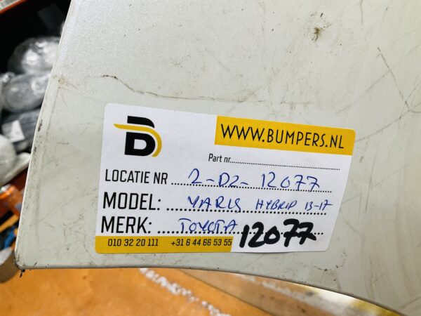BUMPER Toyota Yaris Hybrid 2010-2014 pdc VOORBUMPER 2-D2-12077z