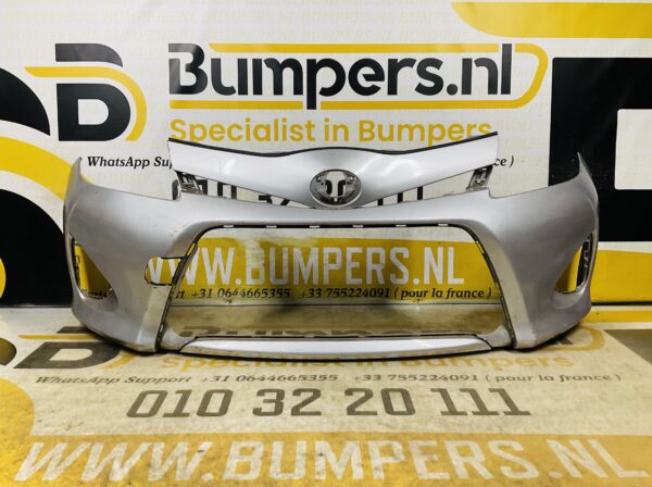 BUMPER Toyota Yaris Hybrid 2010-2014 VOORBUMPER 2-D2-12078z