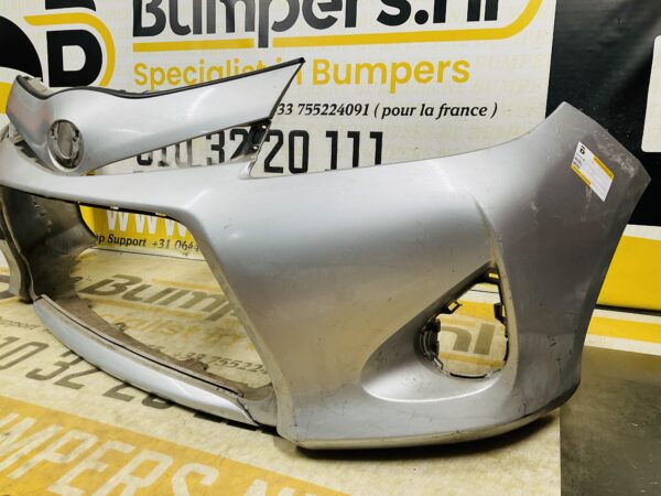 BUMPER Toyota Yaris Hybrid 2010-2014 VOORBUMPER 2-D2-12078z