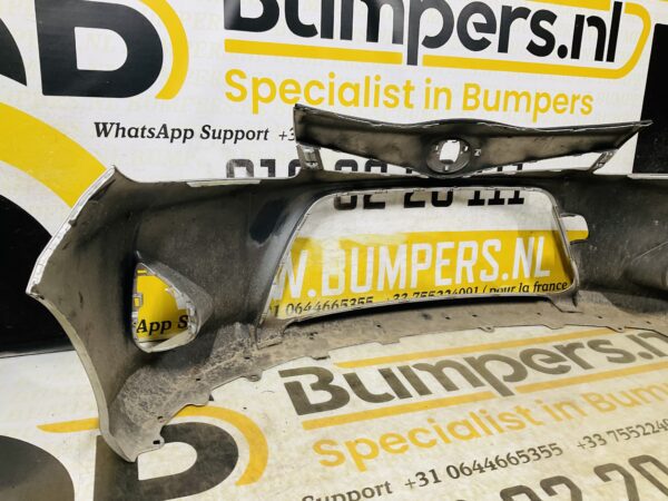 BUMPER Toyota Yaris Hybrid 2010-2014 VOORBUMPER 2-D2-12078z