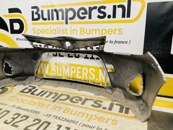 BUMPER Toyota Yaris Hybrid 2010-2014 VOORBUMPER 2-D2-12078z