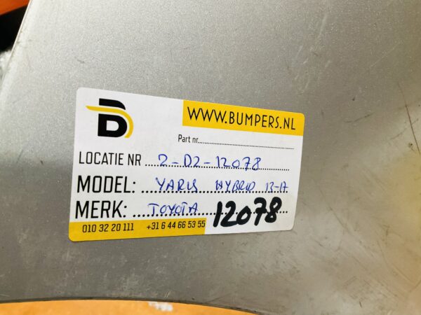 BUMPER Toyota Yaris Hybrid 2010-2014 VOORBUMPER 2-D2-12078z