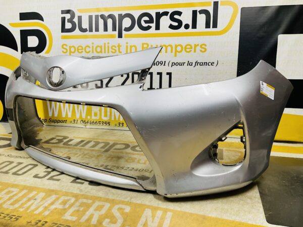 BUMPER Toyota Yaris Hybrid 2010-2014 VOORBUMPER 2-D2-12079z
