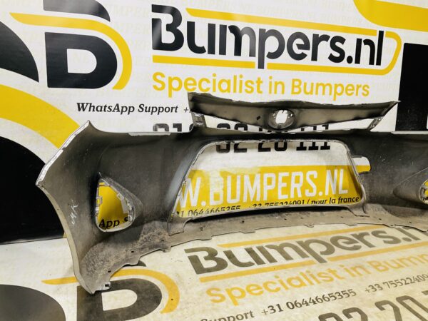 BUMPER Toyota Yaris Hybrid 2010-2014 VOORBUMPER 2-D2-12079z