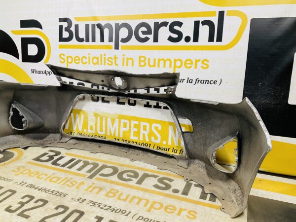 BUMPER Toyota Yaris Hybrid 2010-2014 VOORBUMPER 2-D2-12079z