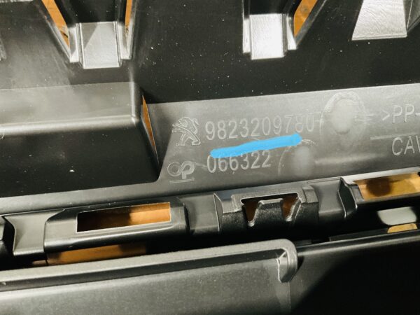 Grill Houder Peugeot 208 2019-2024 9823209780 Gril Houder 2-P4-12149